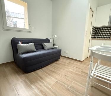 Auteuil Apartment | Nest by Eiffel Tower and Roland Garros