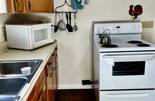 Gallipolis Ferry Cabin | Nestled on a cattle farm, this cabin is perfect for those seeking an escape