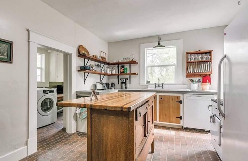 Guthrie House | Nestled Victorian Historic Area