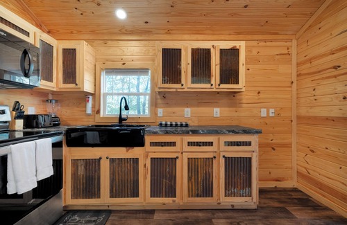 Jamestown Cabin | Nestling 2 Bedroom 1 Bath Cabin at Lake Cumberland #420