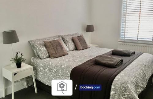 Netley Apartment | Netley Village Apartment By Your Stay Solutions Short Lets & Serviced Accommodation Netley Southampton With Free Wi-Fi