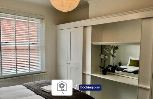 Netley Apartment | Netley Village Apartment By Your Stay Solutions Short Lets & Serviced Accommodation Netley Southampton With Free Wi-Fi