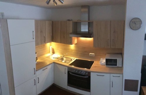 Zandt Apartment | Neu ausgestatteter Ferienbungalow mit Kaminofen, Garten & Smoke-Grill
