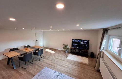Kaiserslautern Apartment | Neu! Große Ferienwohnung 3 Zimmer mit Küche und Bad, 90 qm mit Netflix und PS5