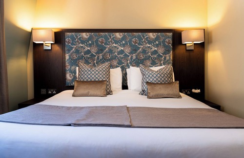 Fort William Hotel | Nevis Bank Inn