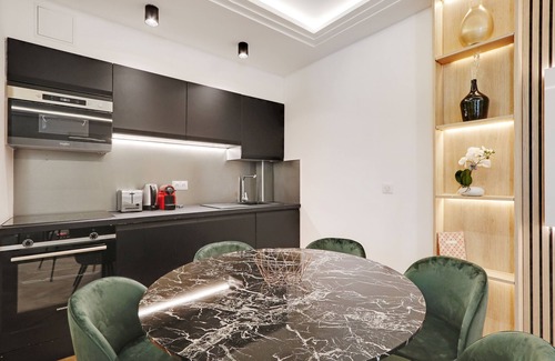 Quartier de la Porte-Saint-Denis Apartment | NEW Éclat du Faubourg 2 CH Luxe