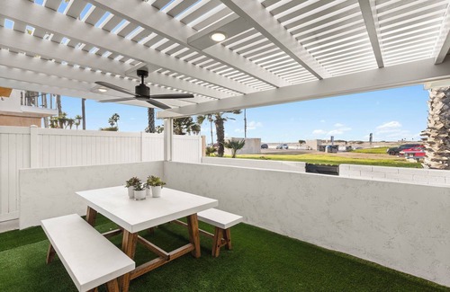 Ocean Beach Cottage | New! 1 bd/1 ba Beach Front Bungalow