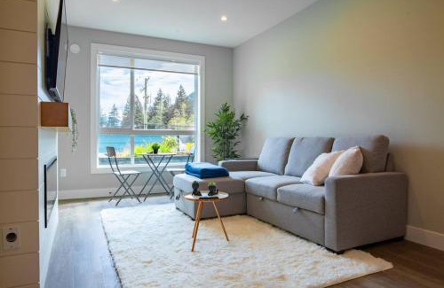 Harrison Hot Springs House | New 1 Bed Condo with Mtn Views