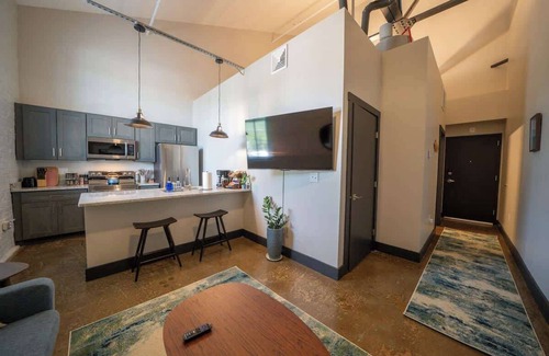 Buchanan Apartment | New 1 Bedroom Apartment: Brewery| River| Downtown