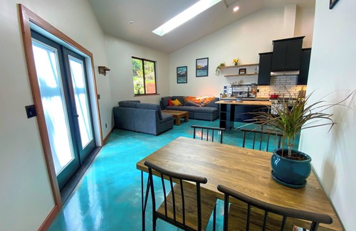 Pacific House | New 1 bedroom house. Country setting yet close to town!