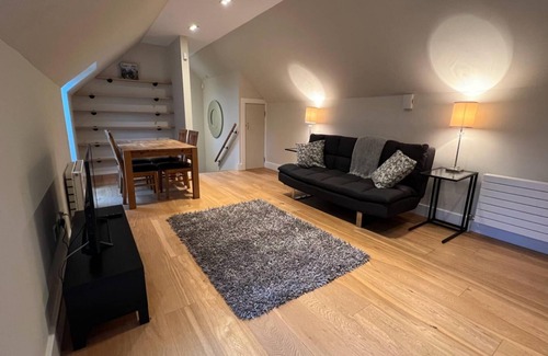 Dunblane Apartment | NEW 1BD Contemporary Home Upper Dunblane