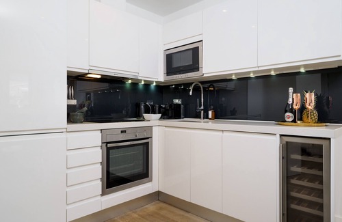 Covent Garden Apartment | New! 1Bedr/3 Beds/1 Bath Covent Garden