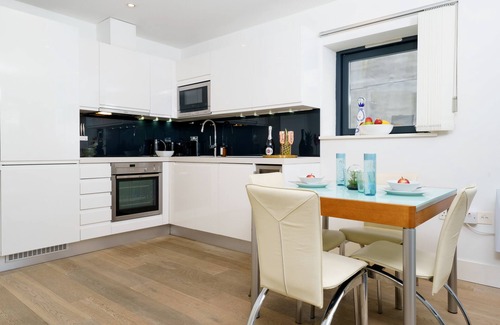Covent Garden Apartment | New! 1Bedr/3 Beds/1 Bath Covent Garden