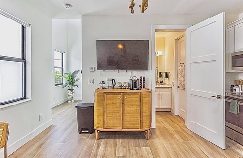 Southwest Cottage | NEW 1BR/1.5BA Designer’s Palm Beach 2-Story Cottage