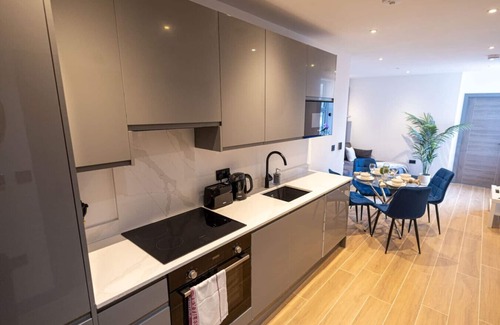 West Finchley Apartment | New 2-Bed, 2-Bath Central London Escape