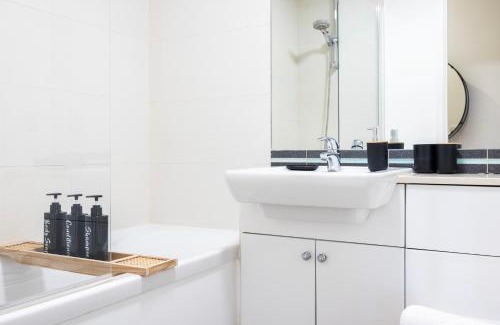 Whittington Apartment | New 2 Bed 2 Bath APT Perfect For Long Stays & Contractors