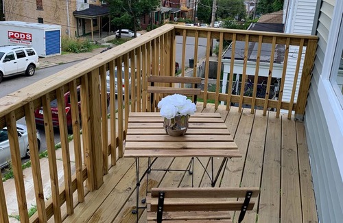Pittsburgh House | New 2 Bed 2Bath Spacious Apartment w/Deck & Parking