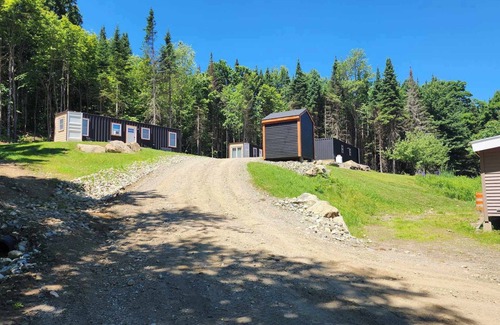 Errol Cabin | New 2 Bedroom Container cabin with direct trail access! Ride Errol (cabin 1)