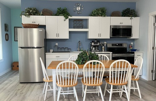 Heathsville Cottage | New 2-bedroom fully equipped creek cottage sleeps 6 WiFi and AC in Heathsville