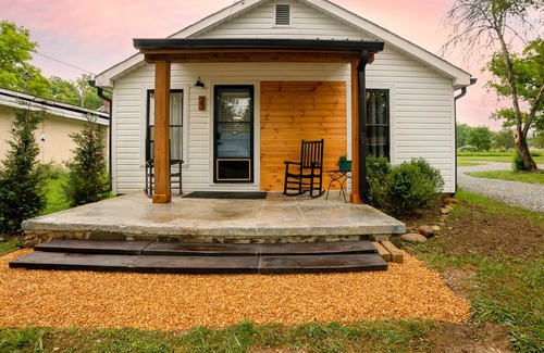 Robbinsville Cottage | *NEW* 2B/1B Cozy Cottage by Tail of the Dragon! Flat Parking|Firepit