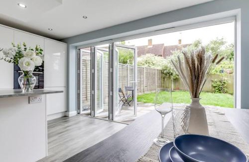 Hemel Hempstead Apartment | New 3 Bed Home with Free Parking