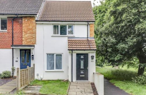 Hemel Hempstead Apartment | New 3 Bed Home with Free Parking