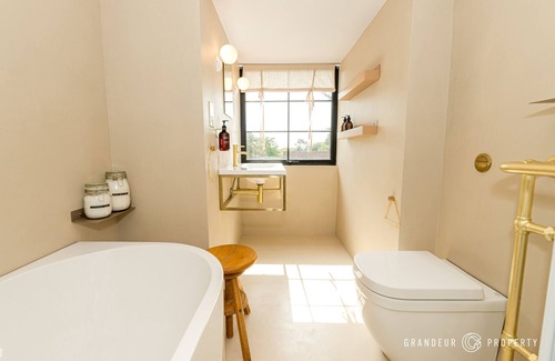 Canford Cliffs House | NEW 3 bed house w/ log burner, garden, 5 min beach