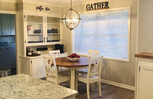 Springlake House | NEW 3 BR 2 BA Modern Farmhouse - Best/Safest Location in Shreveport