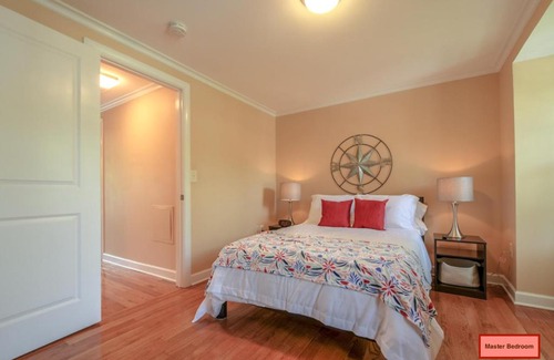 Potomac Falls House | NEW! 3-story Townhome - Private, Self checkin, Quiet.