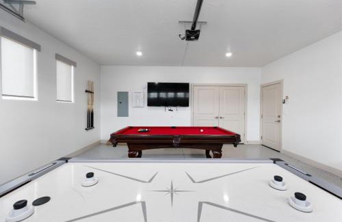 Santa Clara House | NEW 3bd, 2.5 bath w Game room lounge, Hot tub, pool, fire pit, and more