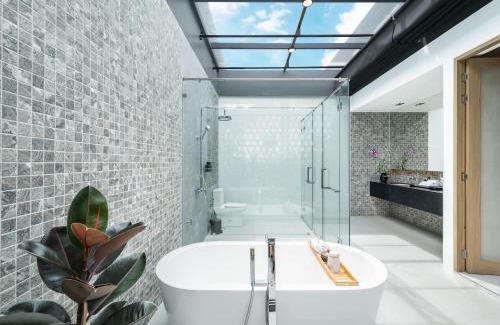 Rawai Villa | New 3BR Private Pool Villa with 5 Stars Resort Service