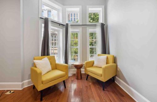 Midtown Village Apartment | NEW 4 Bedroom - 4 Bathroom Center City with Private Rooftop Terrace Sleeps 20)