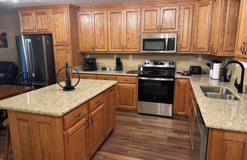 West Jefferson House | New 4 bedroom house secluded with Mountain View’s and access to New River