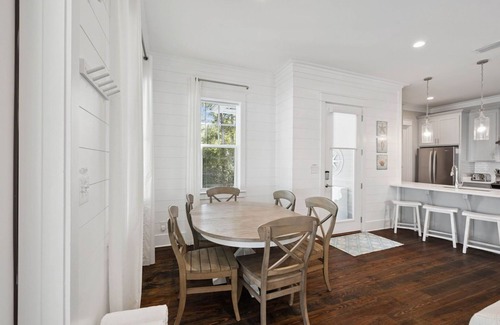 Greenway Park House | NEW! 4 BR with en-suite baths, Pool, Bikes, Gated Community, close to shopping & beach