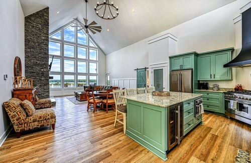 Mineral House | NEW 4BR Lakefront Lake Anna, Hot Tub, Boat Dock, Deck, Fire Pit, Views