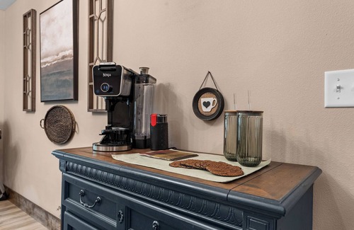 Branson Cabin | New 5 bdrm Condo. Discounts for teachers, 1st responders, pastors, & military.