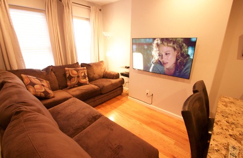 Bedford-Stuyvesant House | *NEW*6 BEDROOM DUPLEX 2 BLOCKS FROM TRAIN AND 15 MIN TRAIN RIDE INTO MANHATTAN