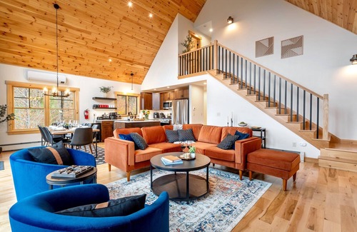 Bethel House | New A-Frame Chalet - Mountain Views-Sleeps 14 w/SwimSpa-Firepit-Sauna-DogsOK