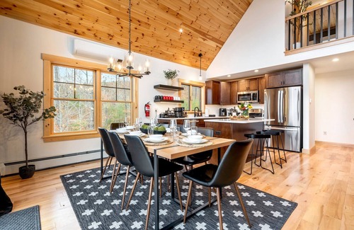 Bethel House | New A-Frame Chalet - Mountain Views-Sleeps 14 w/SwimSpa-Firepit-Sauna-DogsOK