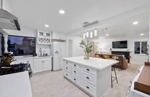 Westminster House | NEW! A Modern Oasis with Game room 15mins to Disneyland,beaches&more!