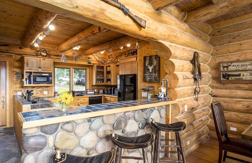 Steamboat Springs Cabin | NEW ABSOLUTE TRANQUILITY! Log cabin, professionally decorated, stunning view