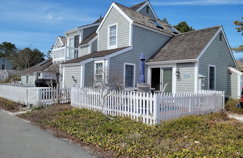 Mashpee House | New ACs, new paint, new linens and towels!Prime spot, right on the beach path!