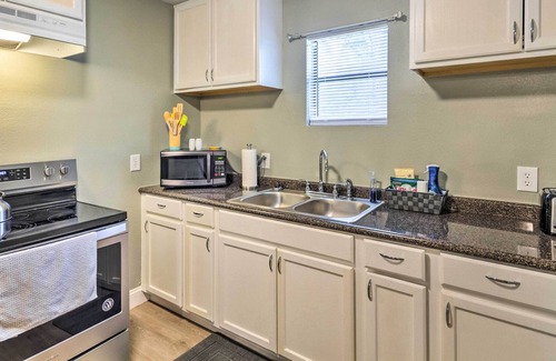 Northwest Pensacola Villa | NEW! Adorable Pensacola Villa ~ 8 Mi to Downtown!