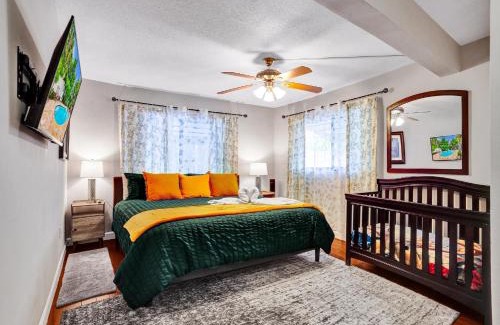 Deerfield Beach Villa | NEW Adorable Villa 7 min to Beach Trampoline