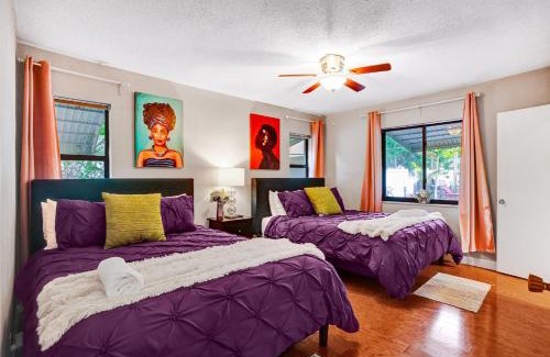 Deerfield Beach Villa | NEW Adorable Villa 7 min to Beach Trampoline
