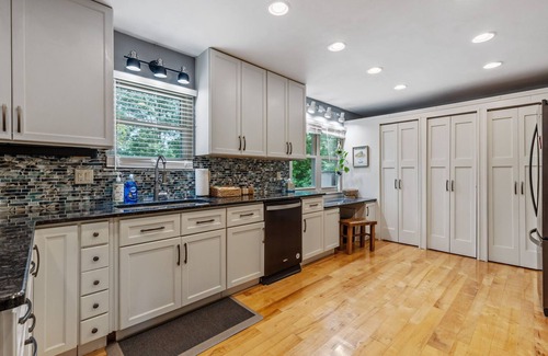 New Albany House | ★ New Albany Family Friendly ★ King Bed Suite