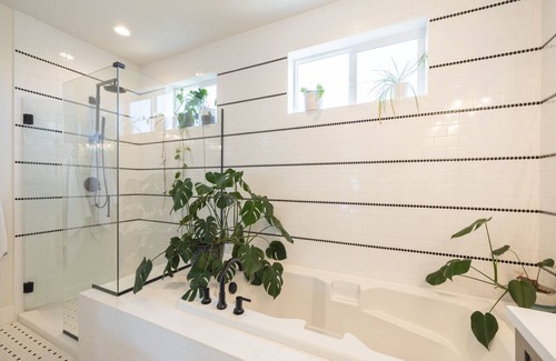 Alberta House | New alberta arts home with all amenities in ideal location, great for families!