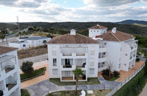 Puerto de la Duquesa Apartment | New and bright 3 bed apartment, 3min drive from an ecological reserved beach.