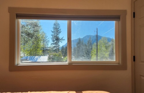 Martin City Cabin | New and Wonderfully Equipped Comfy Cottage - 9 Miles from West Glacier