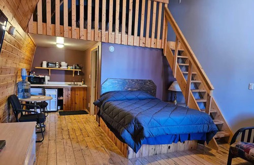 Division No. 16 House | NEW Barn in the Bush 36 guests